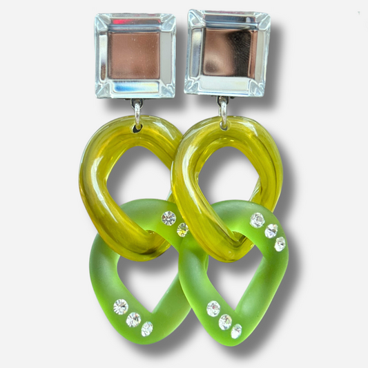 Boucles d'oreilles Maillons Strass Vert Francine Bramli en résine vert anis et kaki translucide avec strass et cabochon effet cristal