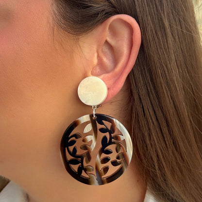 Boucles d’oreilles Mandala écru marron Francine Bramli Paris rondes ajourées effet écaille
