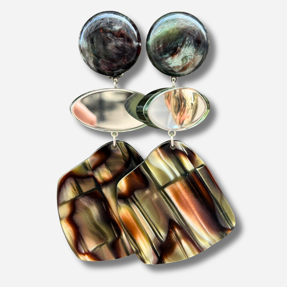 Boucles d’oreilles Marselline Onyx Francine Bramli Paris effet miroir argenté et résine écaille