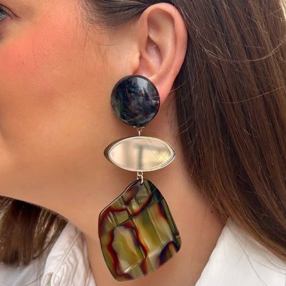 Boucles d’oreilles Marselline Onyx Francine Bramli Paris effet miroir argenté et résine écaille