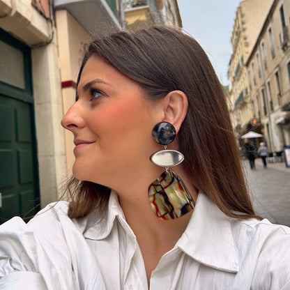 Boucles d’oreilles Marselline Onyx Francine Bramli Paris effet miroir argenté et résine écaille