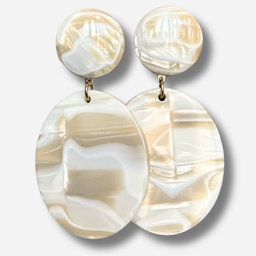 Boucles d’oreilles Mathilda Alba blanc nacré Francine Bramli Paris
