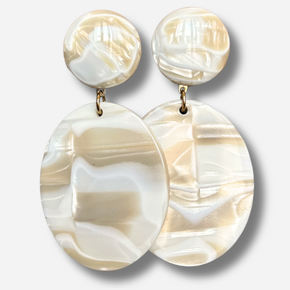 Boucles d’oreilles Mathilda Alba blanc nacré Francine Bramli Paris
