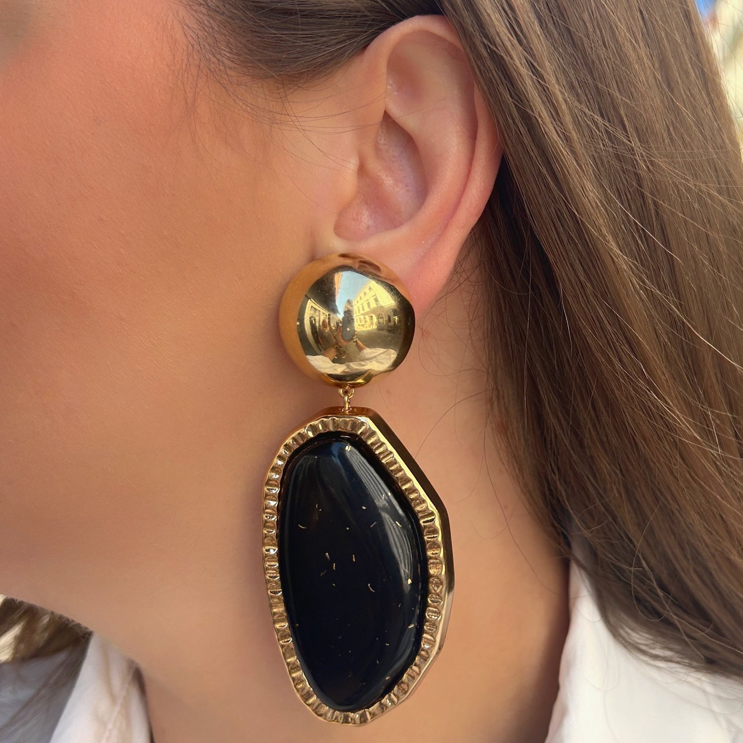 Boucles d’oreilles Maya Gold noir et doré Francine Bramli Paris
