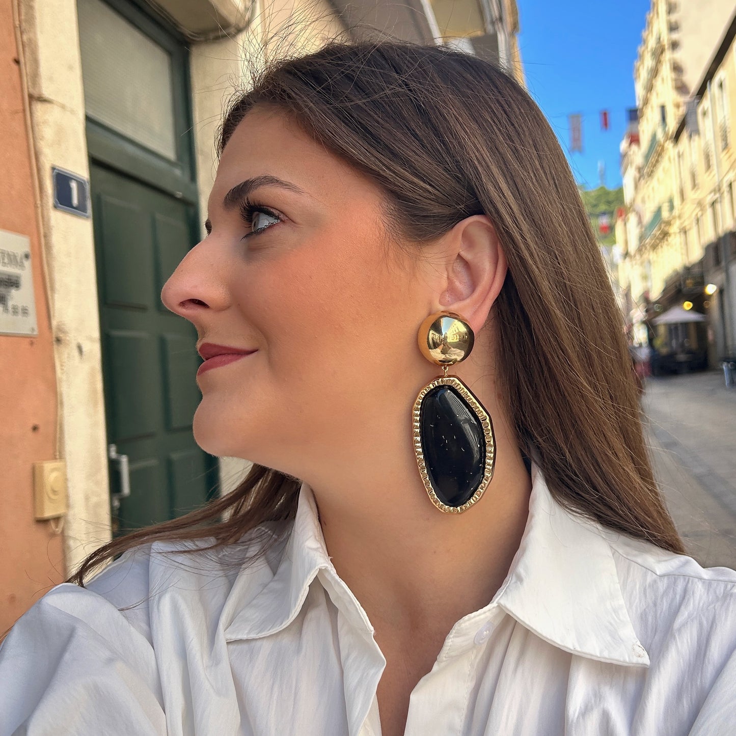 Boucles d’oreilles Maya Gold noir et doré Francine Bramli Paris
