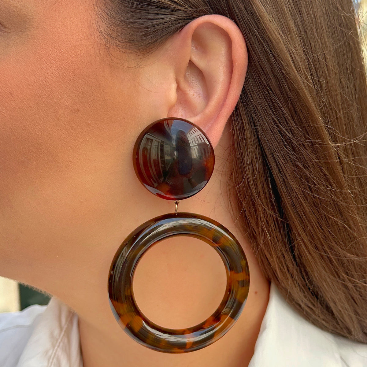 Boucles d’oreilles Mila Marron à grands anneaux Francine Bramli Paris
