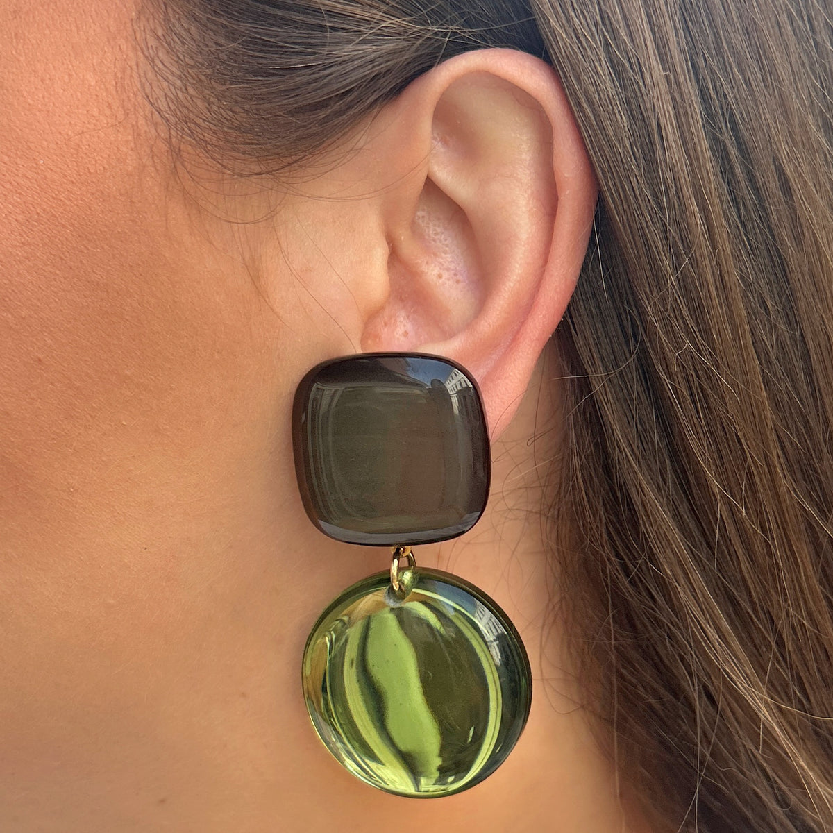 Boucles d’oreilles Mila Miroir Kaki vertes Francine Bramli Paris
