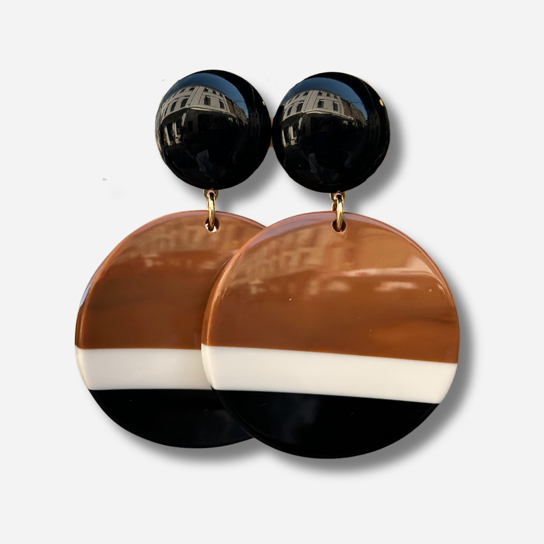 Boucles d’oreilles Mona Natural Francine Bramli Paris camel blanc noir
