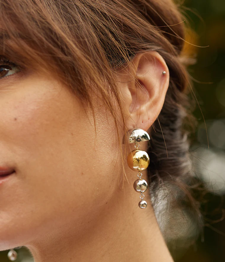 Boucles d’oreilles Mystique ZAG en acier inoxydable doré ou bicolore avec sphères suspendues