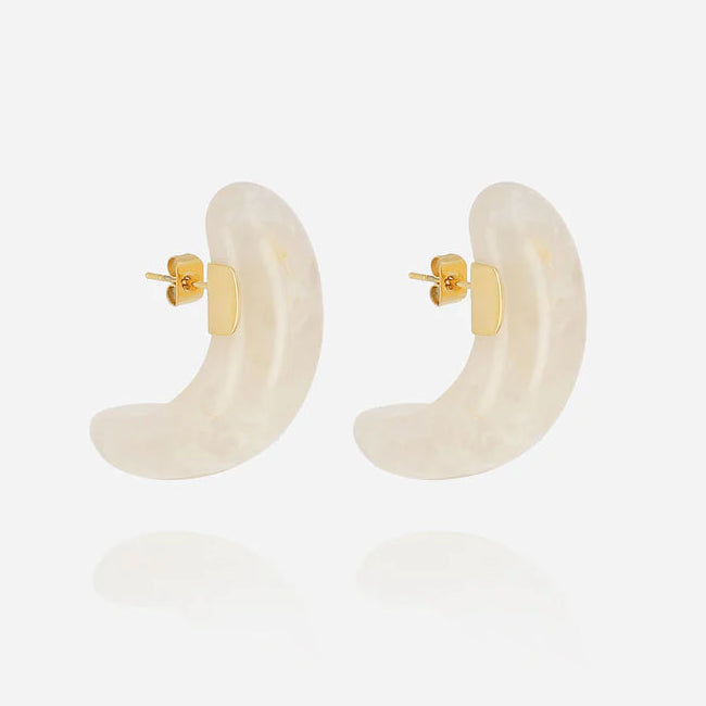 Boucles d’oreilles Naé ZAG en résine marbrée ivoire ou bleue et acier inoxydable doré
