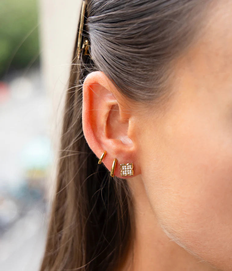 Boucles d’oreilles Norris ZAG en acier inoxydable doré en forme de trèfle avec zirconiums