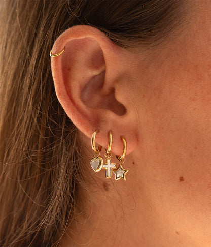 Boucles d’oreilles Olyde ZAG en acier inoxydable doré avec pendentif croix nacrée