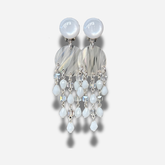 Boucles d’oreilles Pampilles blanc Francine Bramli Paris perles pendantes