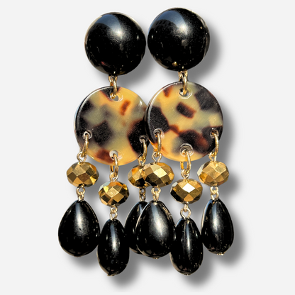 Boucles d'oreilles Pampilles Écaille de Tokyo Francine Bramli en résine noire, écaille et détails dorés