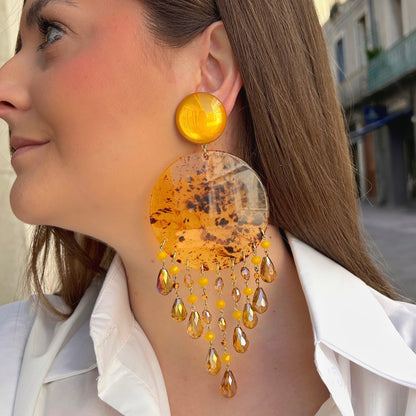 Boucles pendantes ocre résine marbrée pampilles dorées Francine Bramli