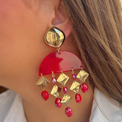 Boucles pendantes rouges avec losanges dorés martelés Francine Bramli Paris