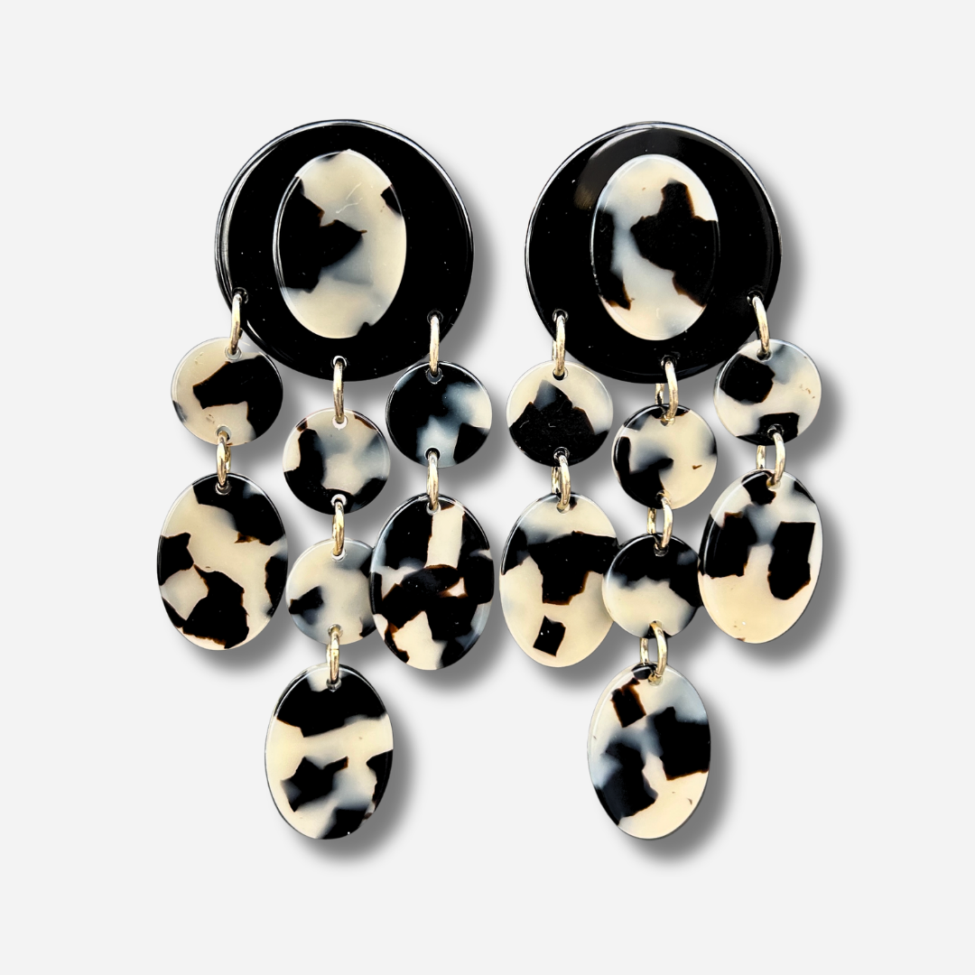 Boucles d’oreilles Papilles écaille noir et blanc Francine Bramli Paris
