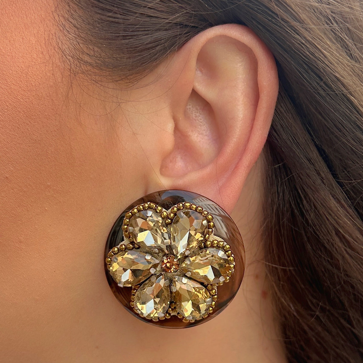 Boucles d’oreilles Rainball Amanda marron à fleur cristaux champagne Francine Bramli Paris
