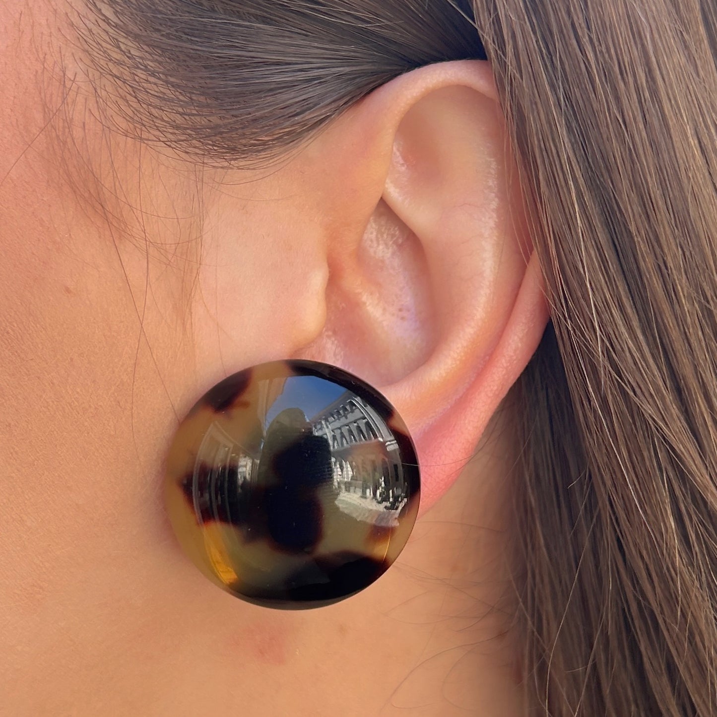 Boucles d’oreilles Rainball Écaille de Tokyo Francine Bramli Paris en résine écaille ronde vintage chic