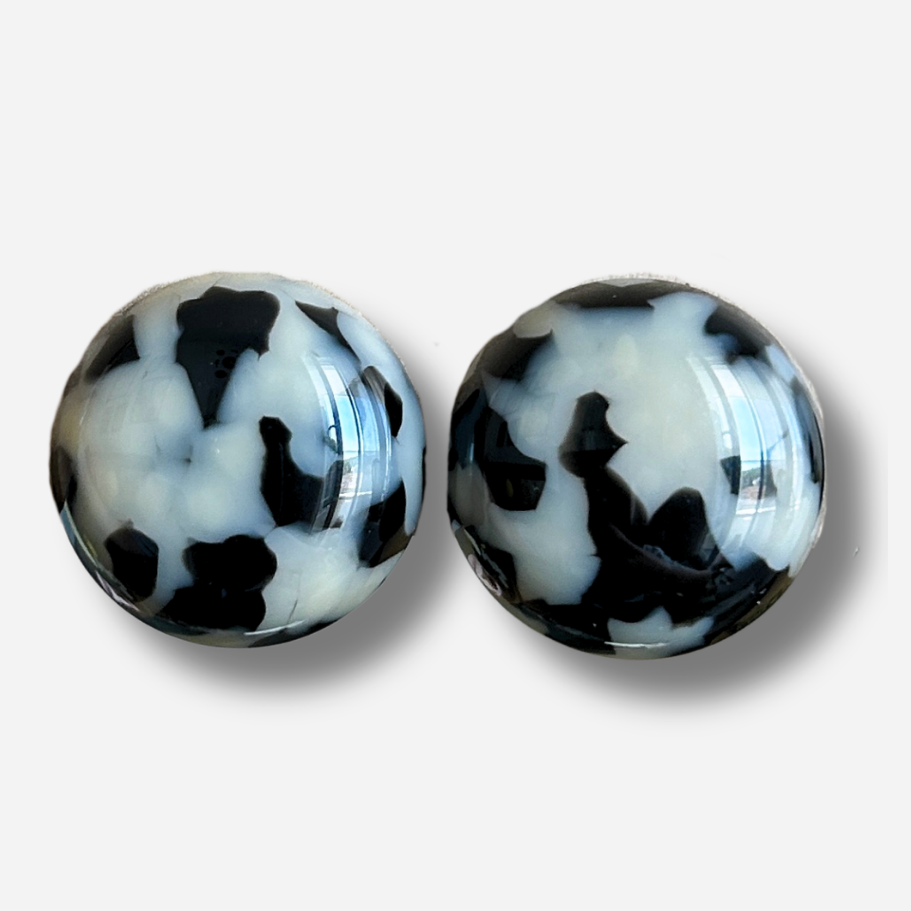 Boucles d’oreilles Rainball écaille noir et blanc Francine Bramli Paris
