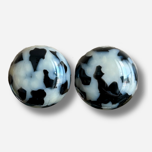 Boucles d’oreilles Rainball écaille noir et blanc Francine Bramli Paris
