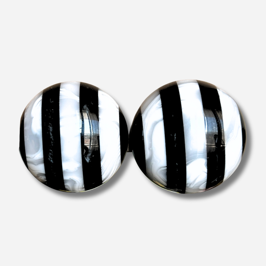 Boucles d’oreilles Rainball rayures noir et blanc Francine Bramli Paris
