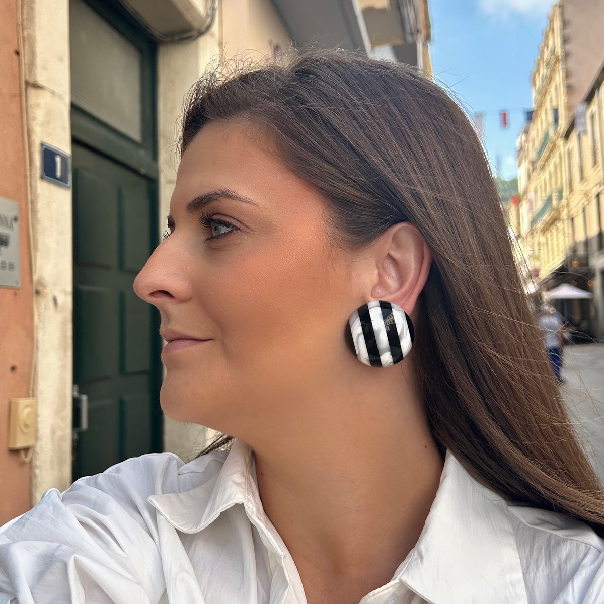 Boucles d’oreilles Rainball rayures noir et blanc Francine Bramli Paris
