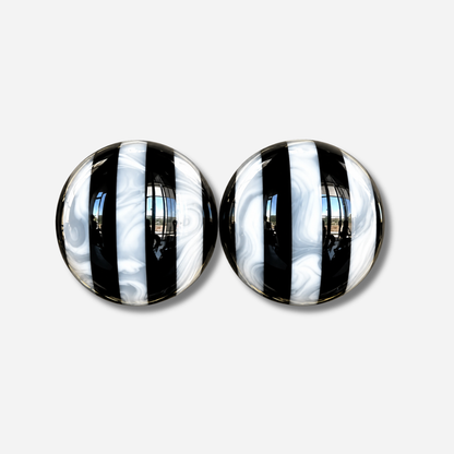 Boucles d’oreilles Rainball rayures noir et blanc Francine Bramli Paris

