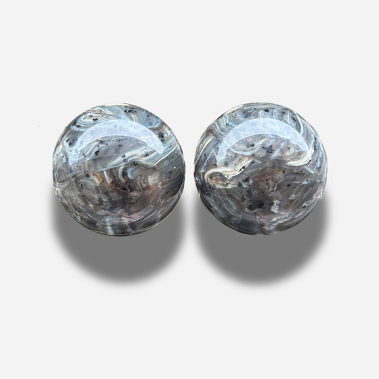 Boucles d’oreilles Rainball XXL gris Francine Bramli Paris résine marbrée