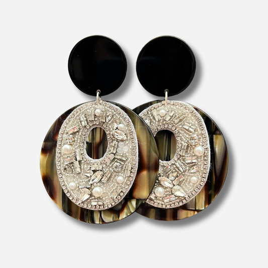 Boucles d’oreilles Rainbow Strass Onyx Francine Bramli Paris avec strass, perles et résine effet écaille
