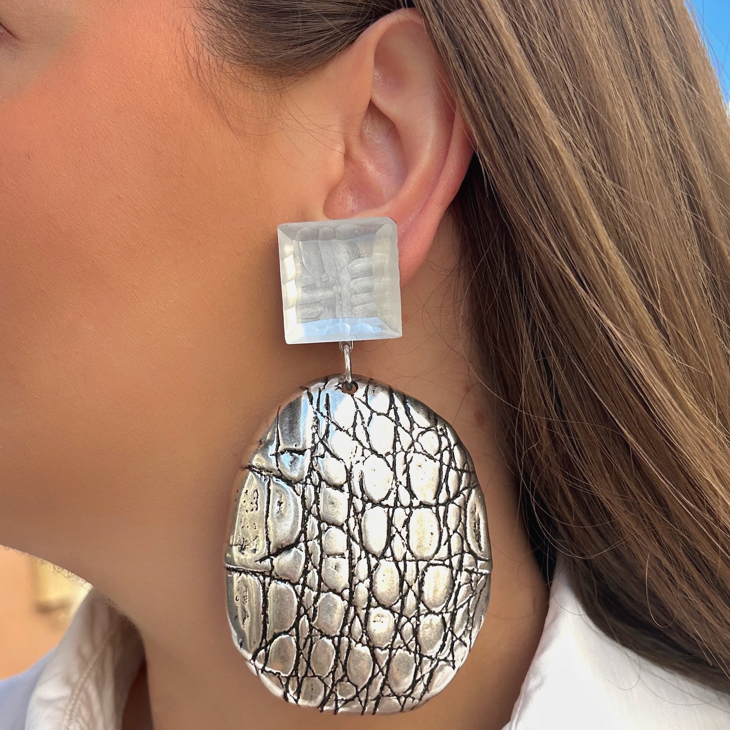 Boucles d’oreilles Silvique Silver Francine Bramli Paris argentées texturées
