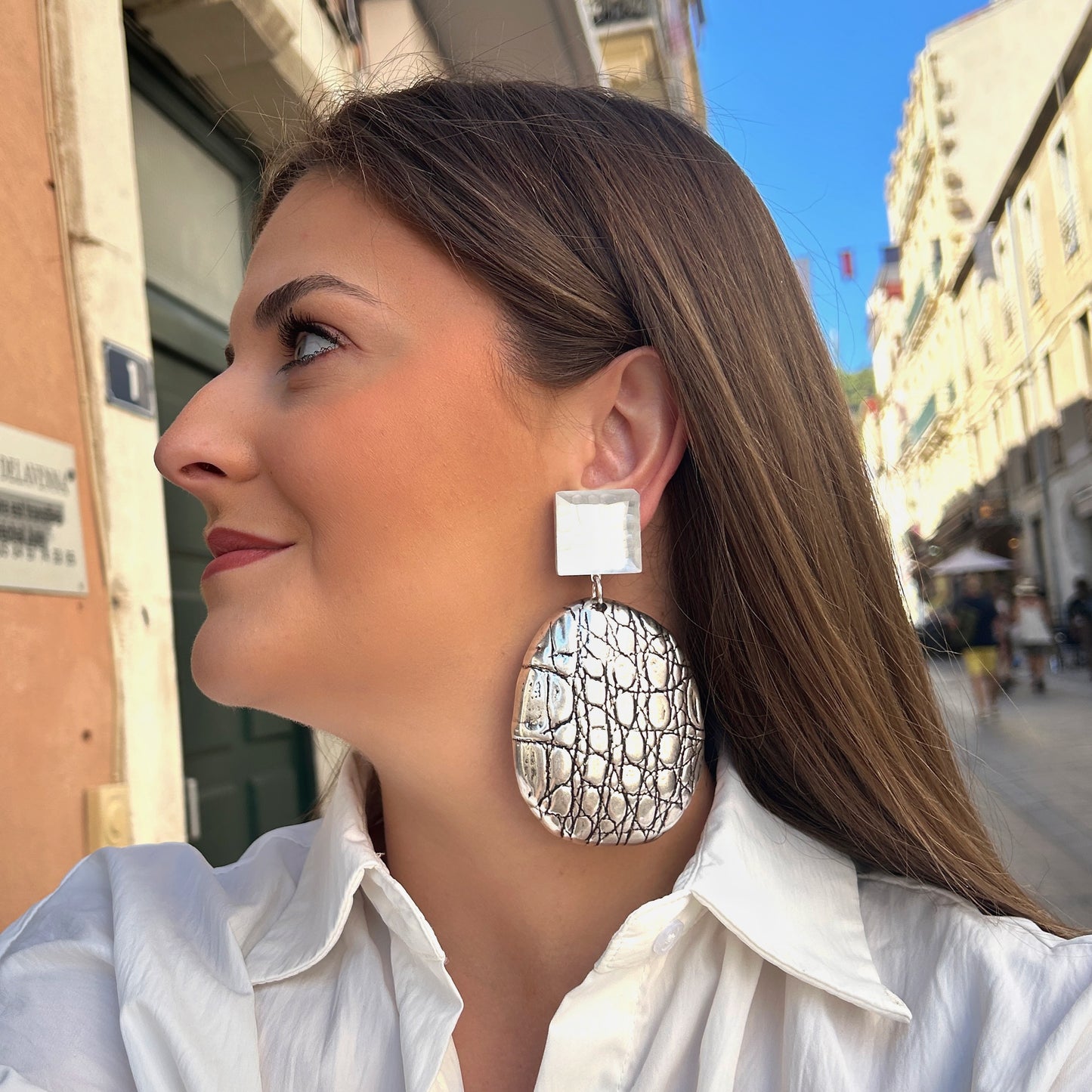 Boucles d’oreilles Silvique Silver Francine Bramli Paris argentées texturées
