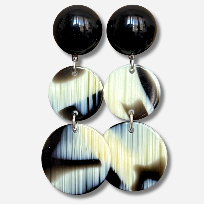 Boucles d’oreilles Solène Corne noir et ivoire Francine Bramli Paris
