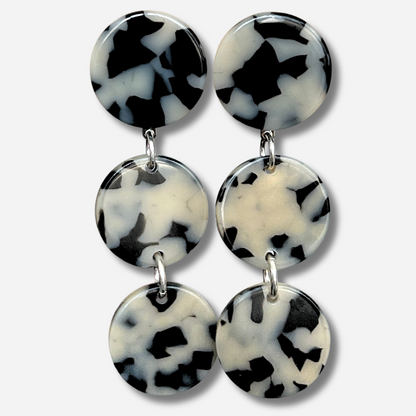 Boucles d’oreilles Solène écaille noir et blanc Francine Bramli Paris
