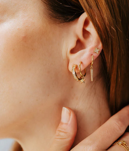 Boucles d’oreilles Spike ZAG en acier inoxydable doré avec pendentif pointe serti de zirconiums