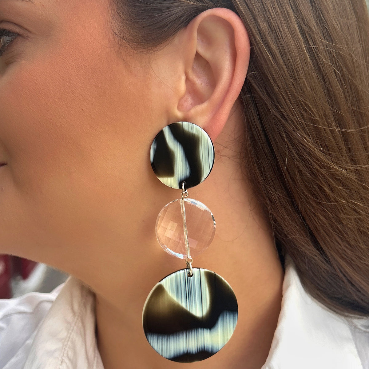 Boucles d’oreilles Stéphanie Corne noir ivoire Francine Bramli Paris
