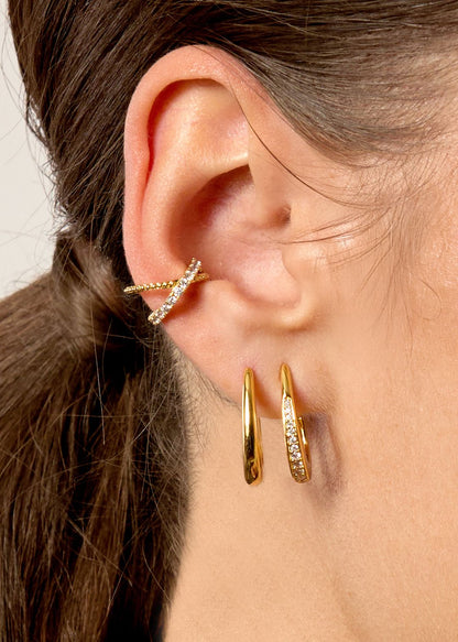 Boucles d’oreilles Strong Mya Bay portées à l’oreille