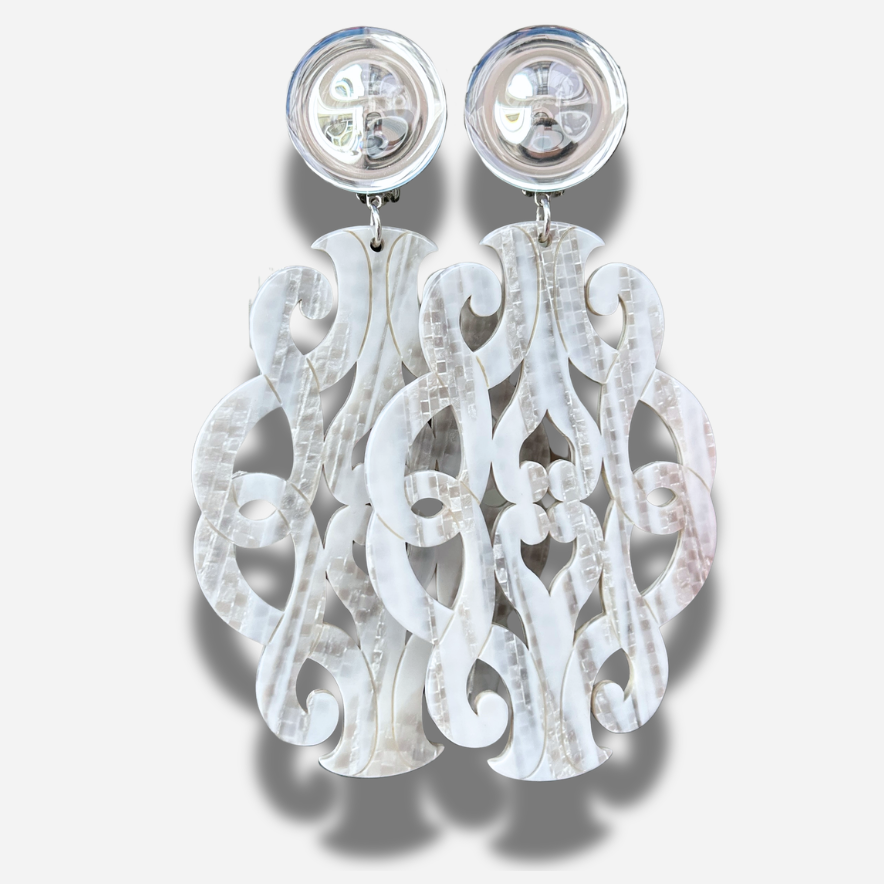 Boucles Sultane XL nacré Francine Bramli Paris pendantes blanches