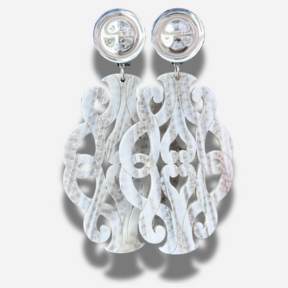 Boucles Sultane XL nacré Francine Bramli Paris pendantes blanches