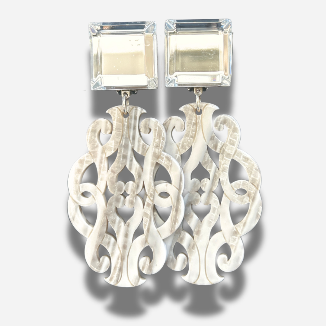 Boucles arabesques nacrées Francine Bramli Paris XS