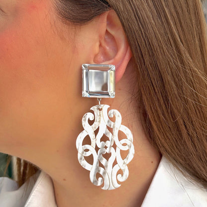 Boucles arabesques nacrées Francine Bramli Paris XS