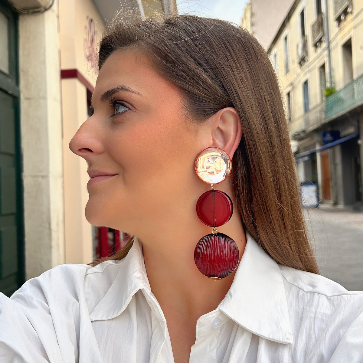 Boucles d’oreilles Sumac Bordeaux rouges pendantes Francine Bramli Paris
