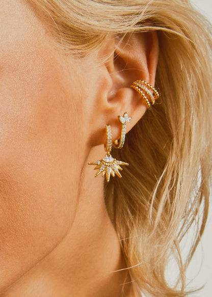 Boucles d’oreilles Sunrise Mya Bay portées à l’oreille