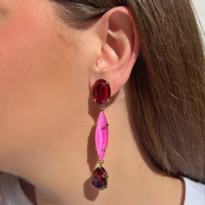 Boucles d’oreilles Talia Orchidée Crézus à clips, cristaux facettés rose fuchsia, rose orchidée et grenat, montures dorées