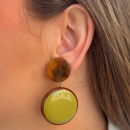 Boucles d'oreilles Tranoi Kaki Francine Bramli Paris kaki jaune et caramel
