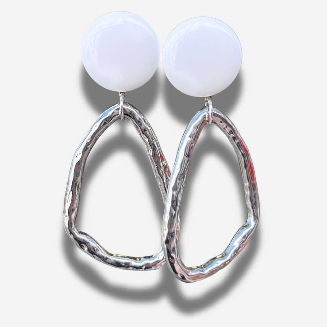 Boucles triangle silver blanc Francine Bramli Paris grandes boucles argentées design