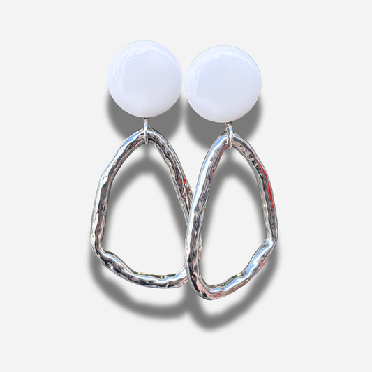 Boucles triangle silver blanc Francine Bramli Paris grandes boucles argentées design
