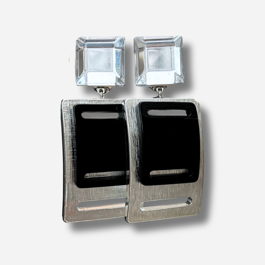 Boucles d'oreilles Ulma Silver Black Francine Bramli en argent brossé et noir au design géométrique contemporain