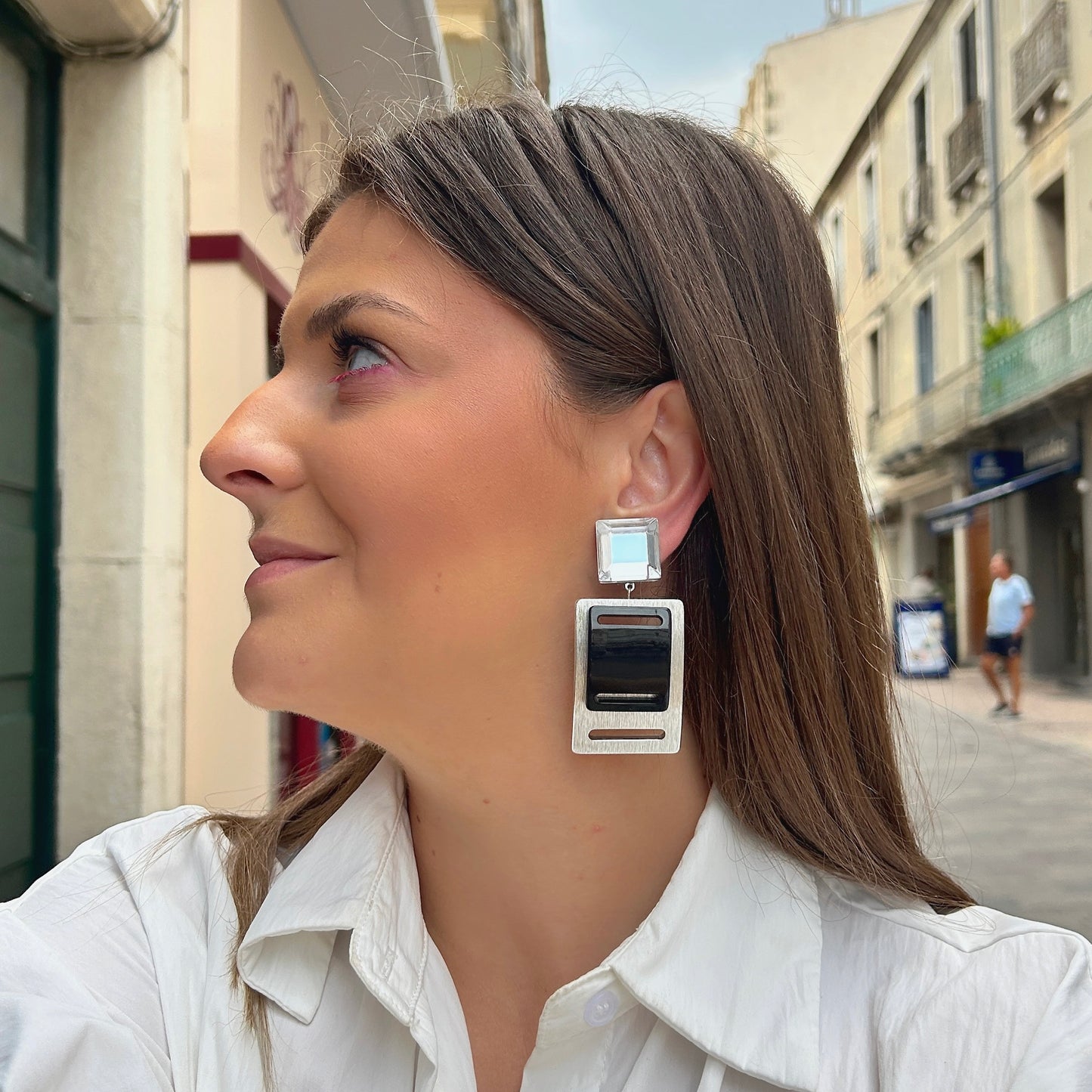 Boucles d'oreilles Ulma Silver Black Francine Bramli en argent brossé et noir au design géométrique contemporain