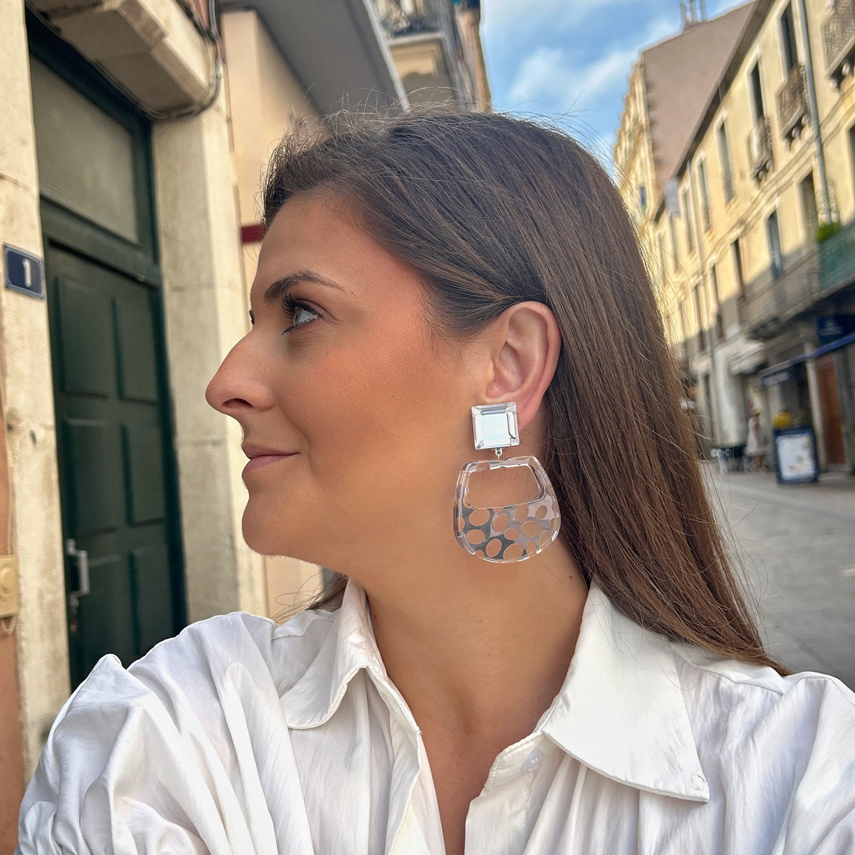 Boucles d’oreilles Veya Silver transparentes à pois argentés Francine Bramli Paris
